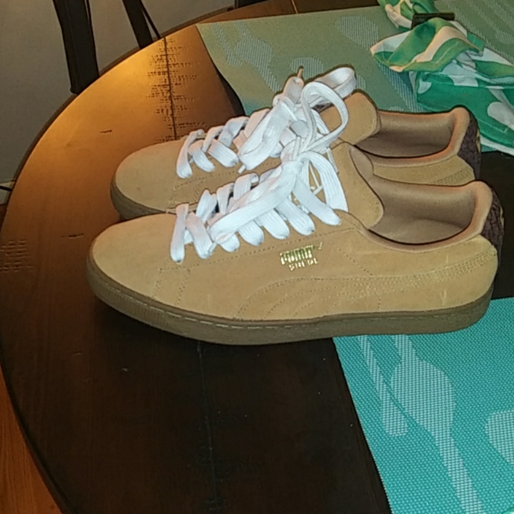 Sneakers - Picture 3 of 4